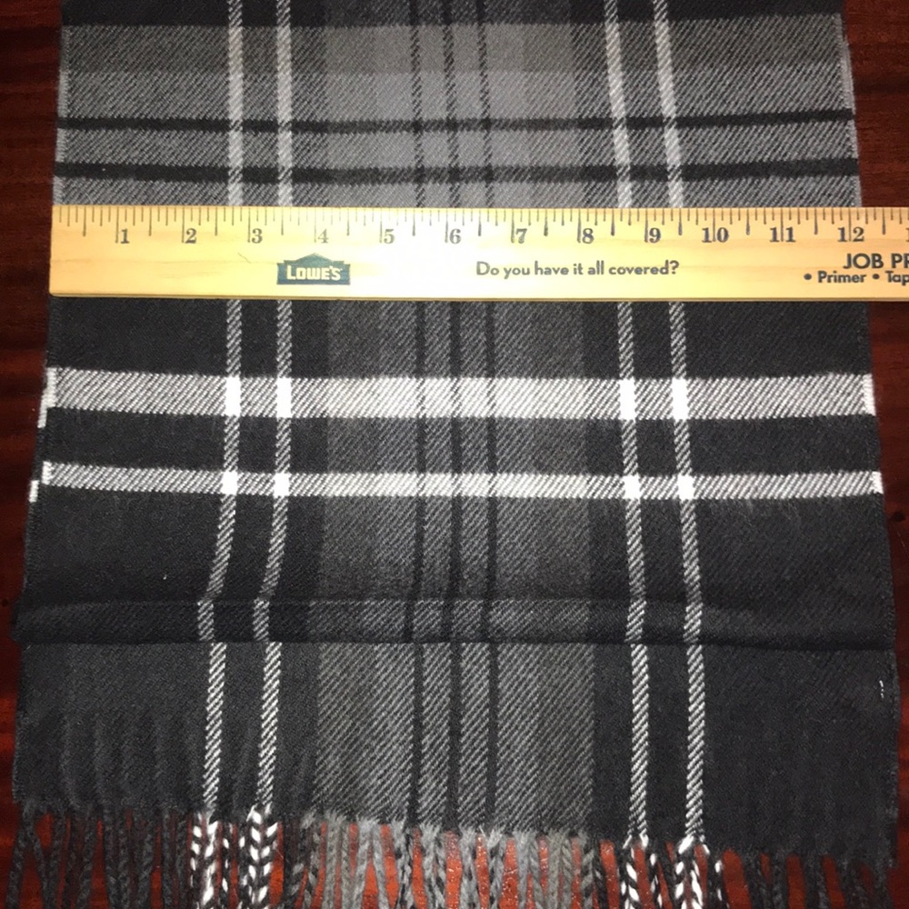Old Navy Men’s Scarf - Picture 2 of 4